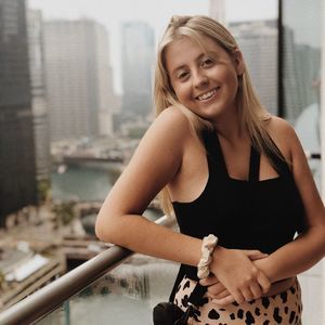 Meet your Posher, Caitlin